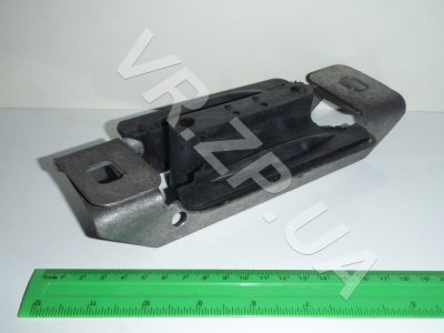 Подушка КПП М 2717, М 2141 (с кронштейном) Подушка КПП М 2717, М 2141 (с кронштейном)